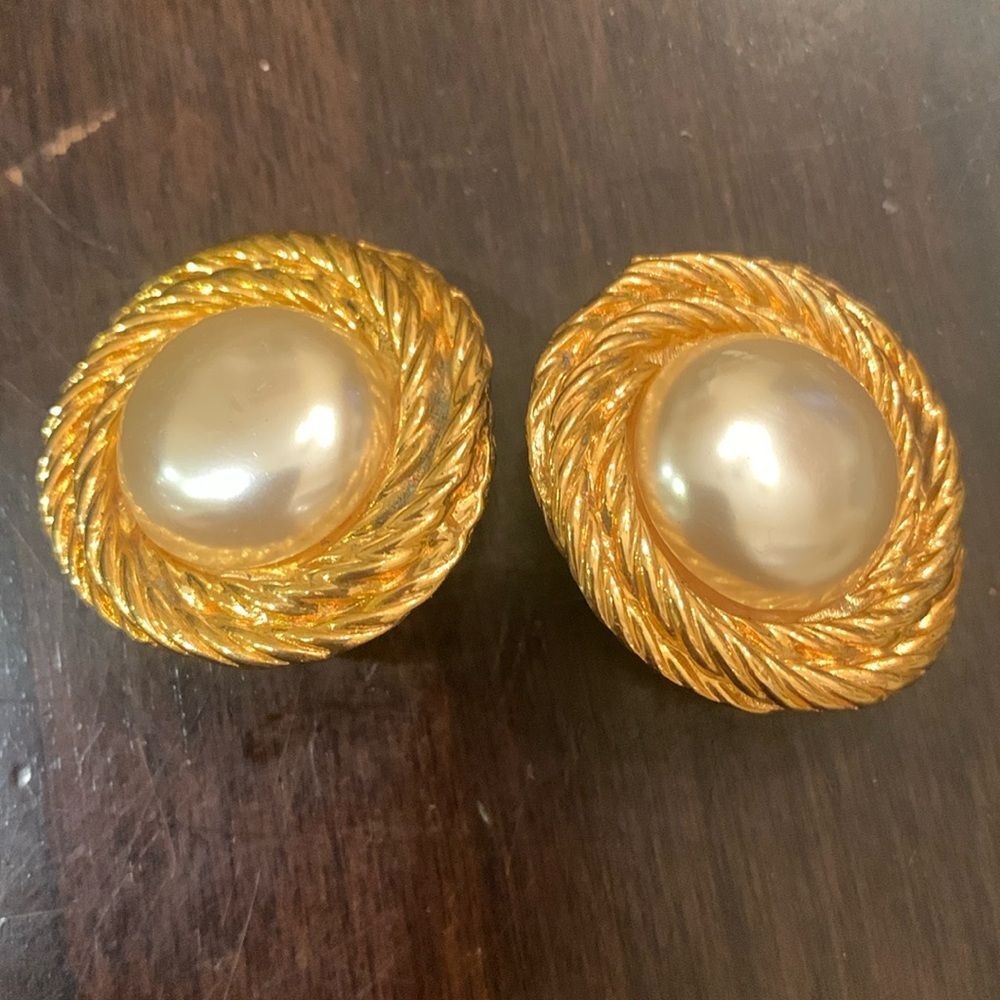 Vintage round rope with pearl clip earrings